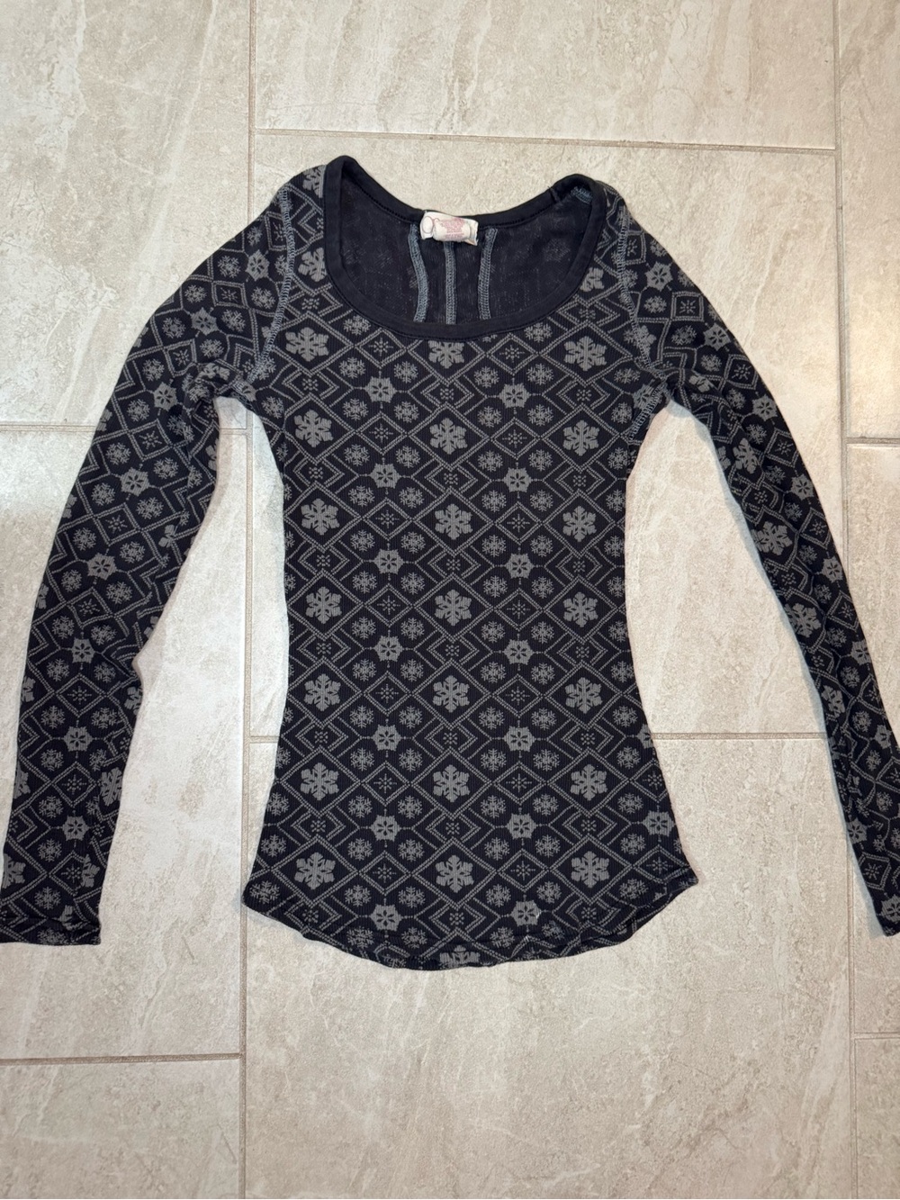 OP Black and Gray Geo-Pattern Long Sleeve Scoop Neck Top